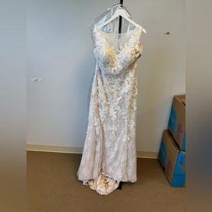 DaVinci Ivory Lace Bridal Gown 50385